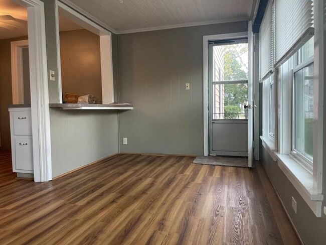 Building Photo - 3 bedroom in Plainwell MI 49080