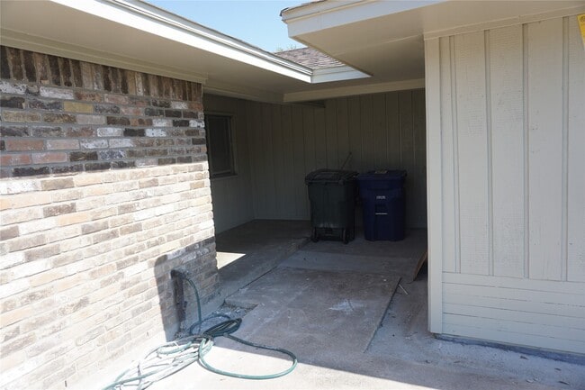 Building Photo - 1913 Normal Park Dr