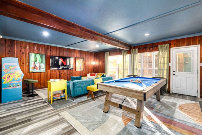 Building Photo - 3263 Swandale St