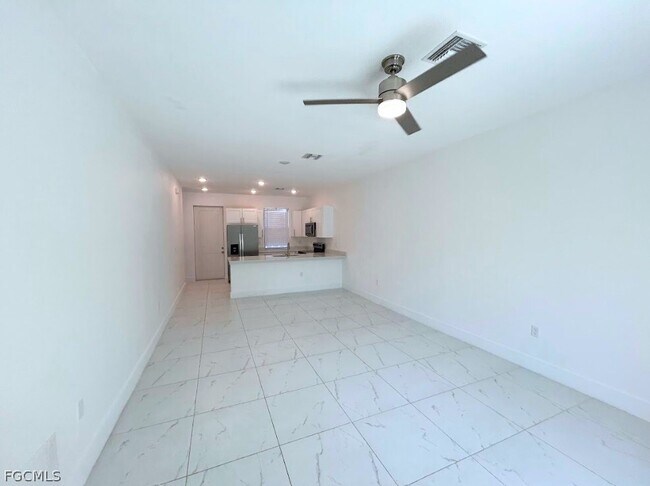 Foto del edificio - 674 Chemstrand St E