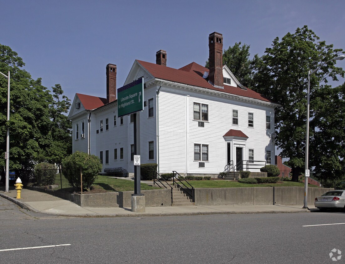 Primary Photo - 33 Chestnut St
