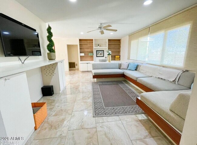 Foto del edificio - 1255 E Riviera Dr