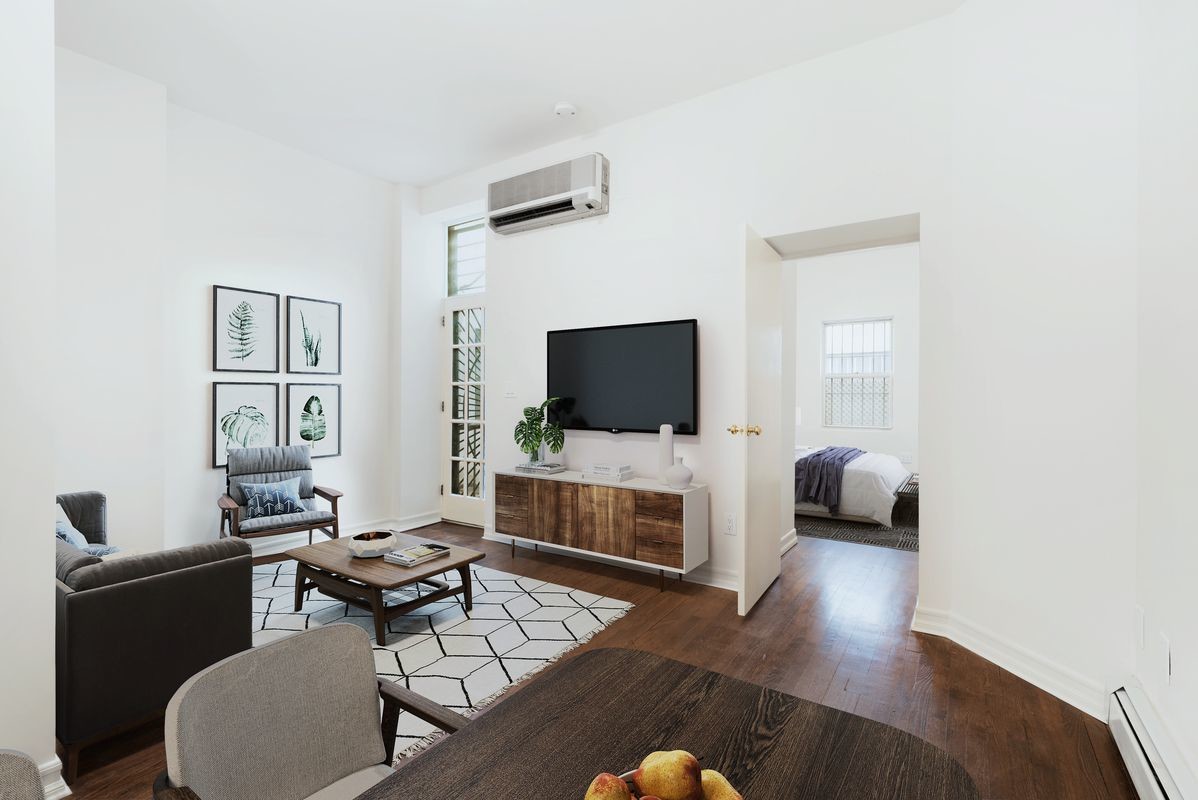Foto principal - 224 E 74th St