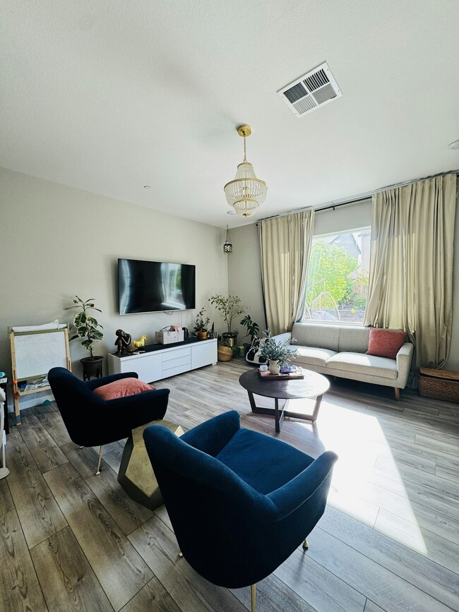 Foto del edificio - 5336 Hames Valley Ln