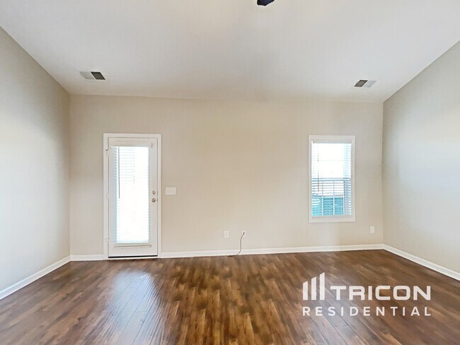 Foto del edificio - 815 Ellyson Dr