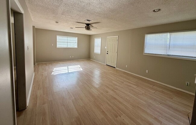 Building Photo - 3200 Meador Rd