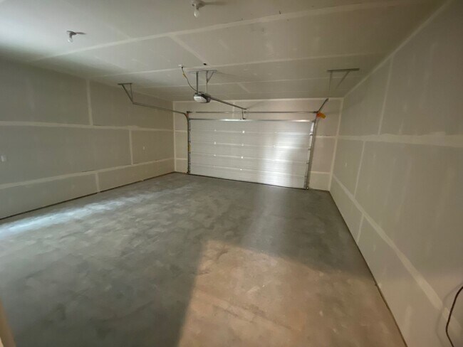 Foto del edificio - Beautiful 3-Bed, 2-Bath Home in The Arbors Subdivision