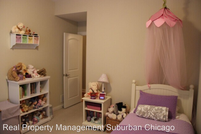 Foto del edificio - 3 br, 2 bath House - 5536 W. Higgins #1W