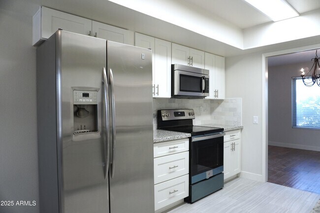 Foto del edificio - 16425 N Desert Holly Dr