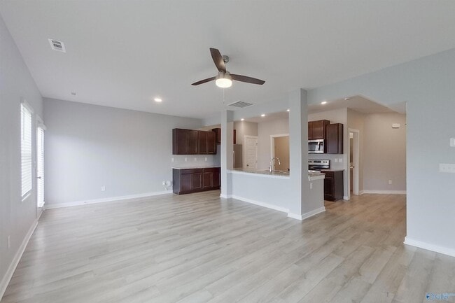 Foto del edificio - 6405 Upchurch Dr