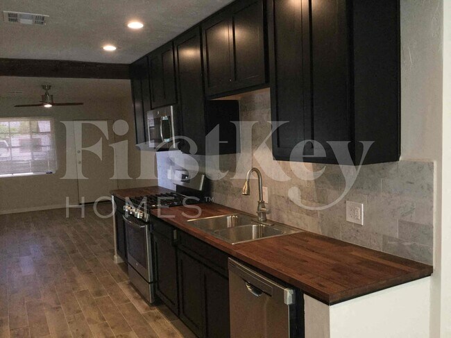 Foto del edificio - 3542 E Yale St