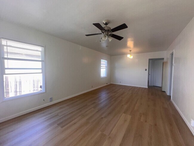 Foto del edificio - Newly Remodeled 3BD House with Porch, Shed, Garage, Front and Back Yards