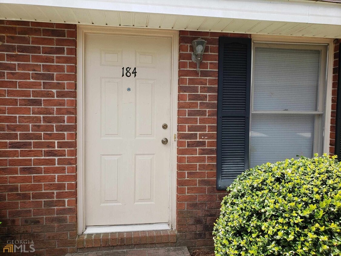 140 Lanier Dr Unit 184, Statesboro, GA 30458 Room for Rent in