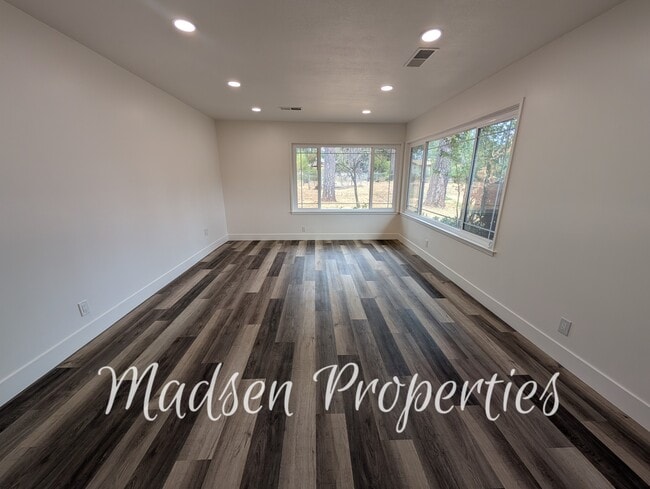Building Photo - 6231 Pebble Ln