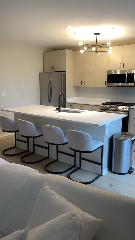 Foto principal - 7757 Van Buren St