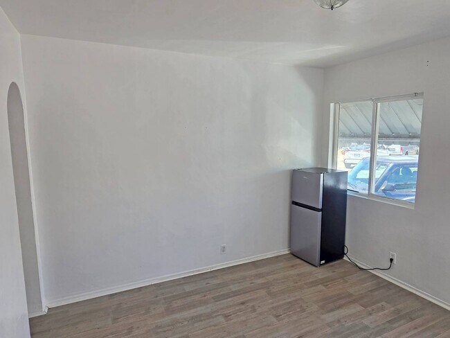 Foto del edificio - 13801 S Vermont Ave