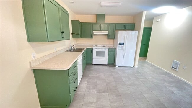 Building Photo - Lovely One Bedroom Condo Mountain Meadows!