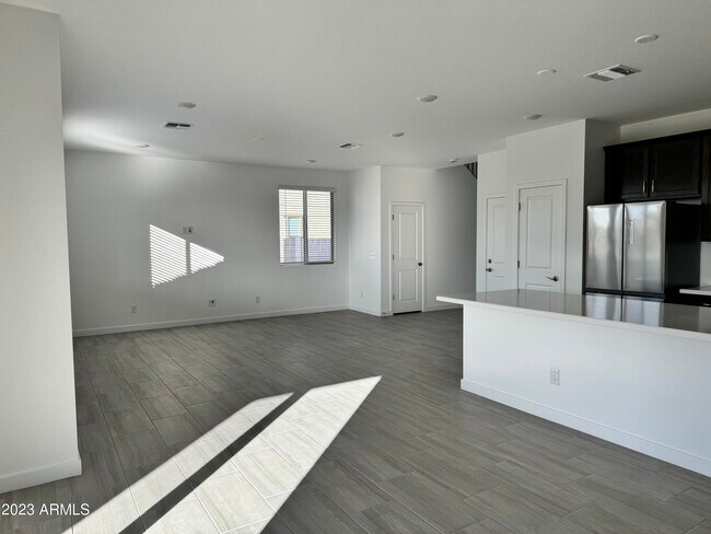 Building Photo - 1066 S 150th Dr