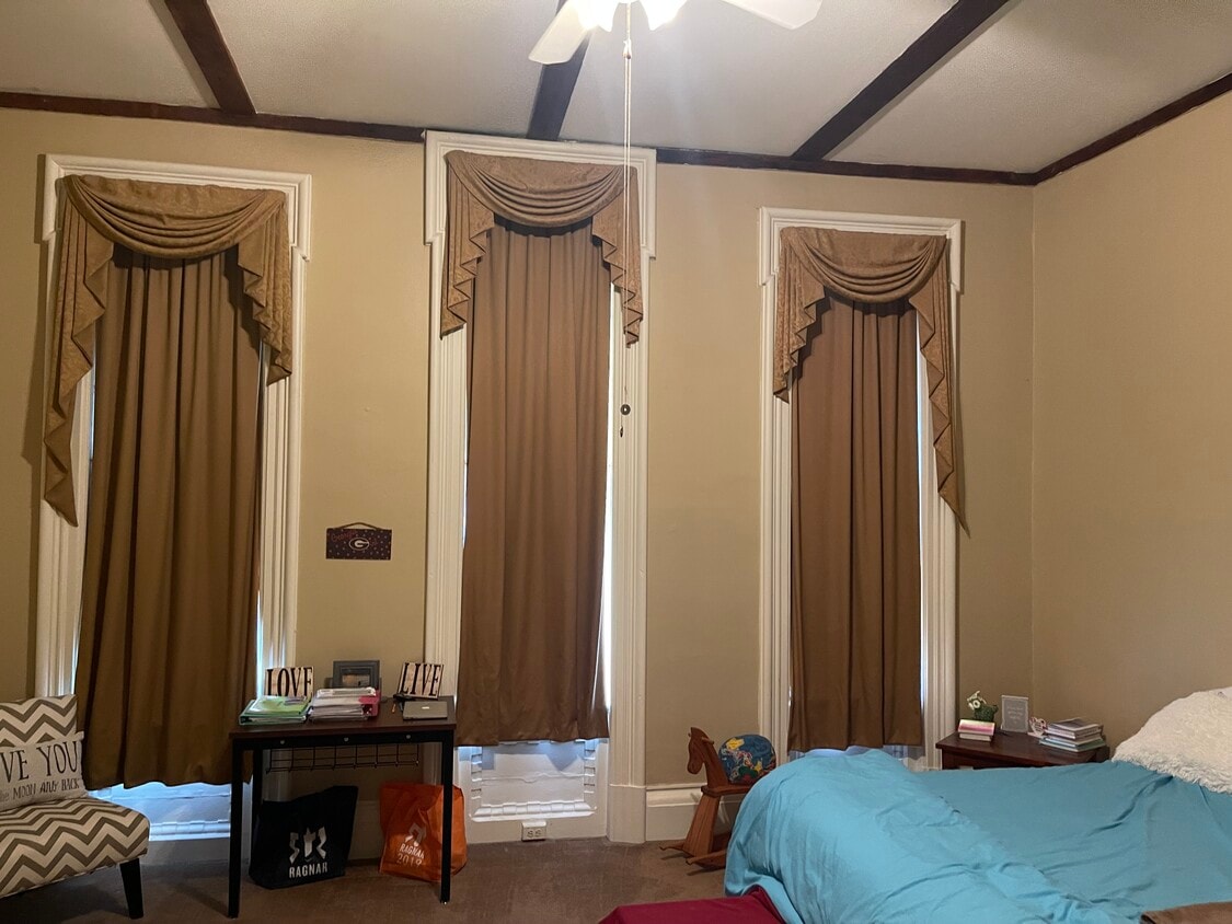 Master Bedroom - 118 E Main St