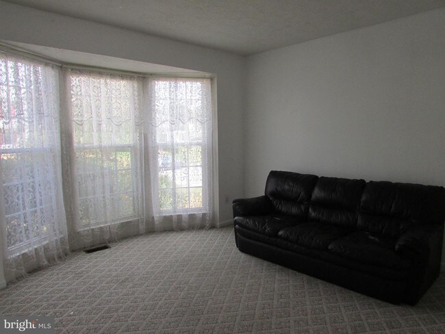 Building Photo - 415 Kinross Dr