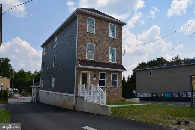 Foto del edificio - 7631 Ridge Ave