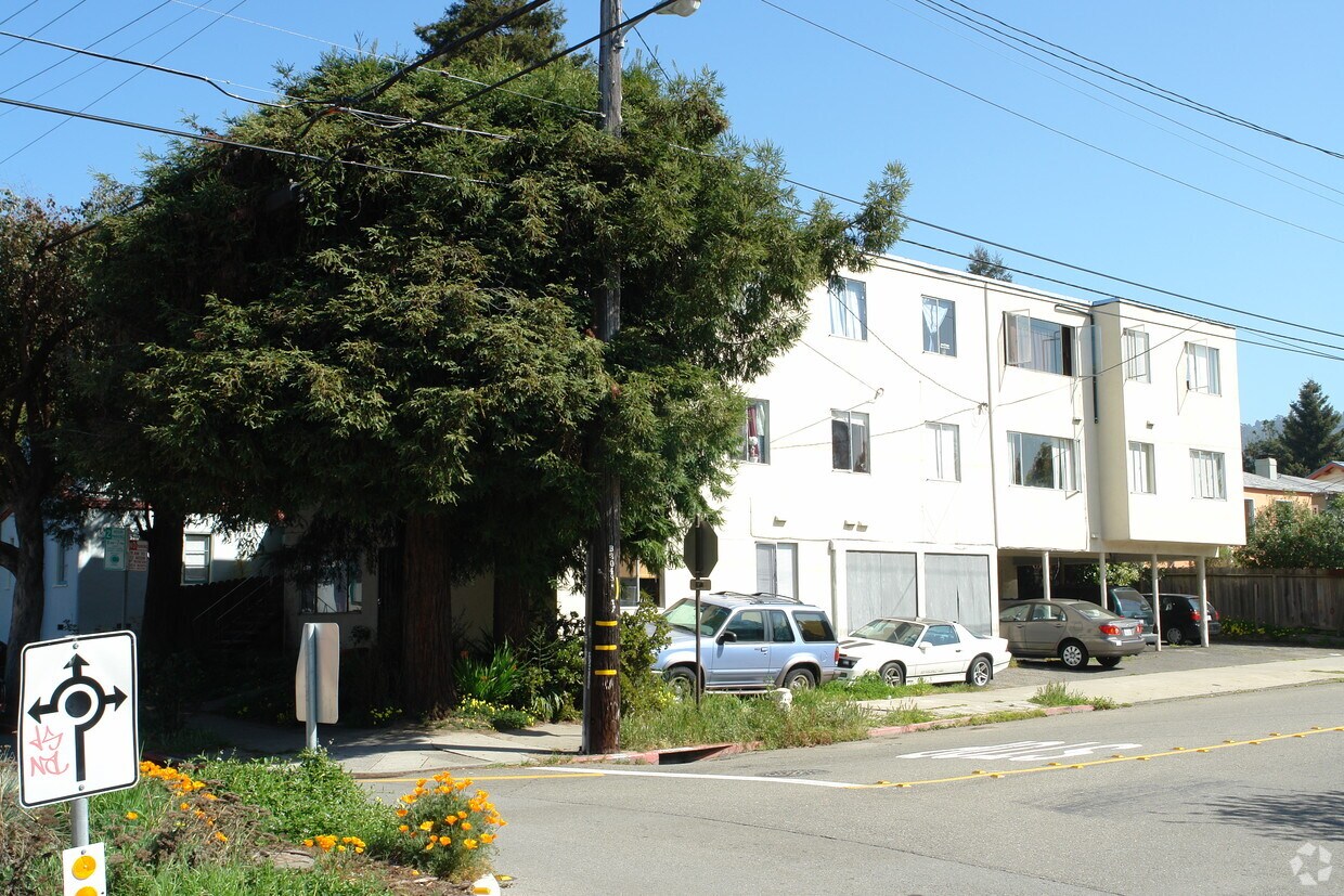 Foto principal - 2025 Mcgee Ave