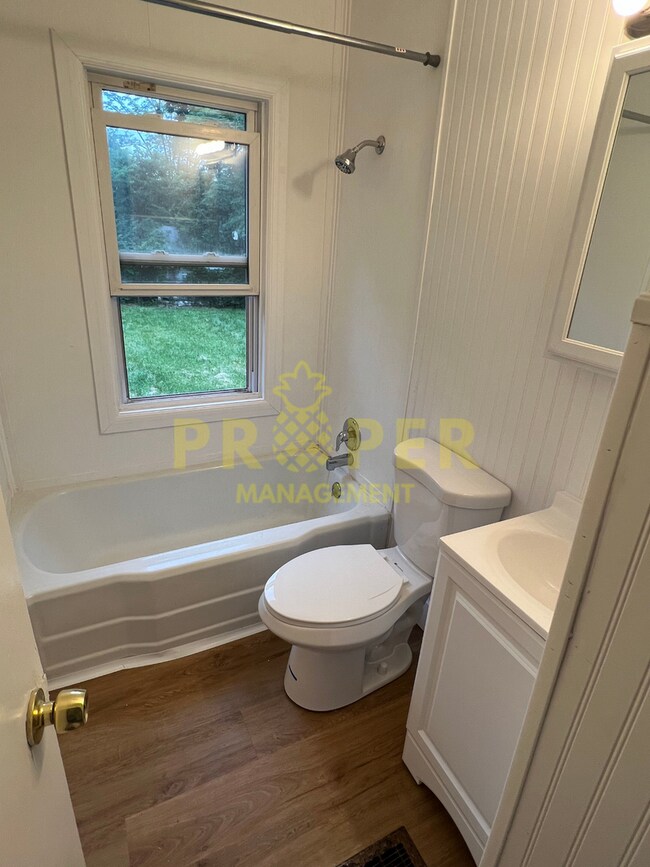 Foto del edificio - 3 bedrooms 1 bathroom house