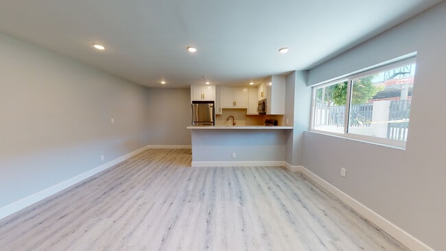 Building Photo - 730 S Serrano Ave