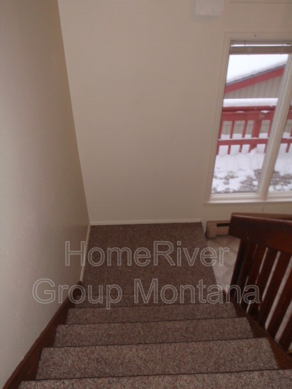 Building Photo - 2325 W Foothills Dr