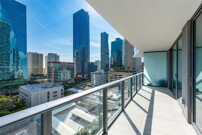 Foto del edificio - 1300 S Miami Ave
