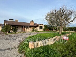 Building Photo - 228 W Teapot Dome Ave