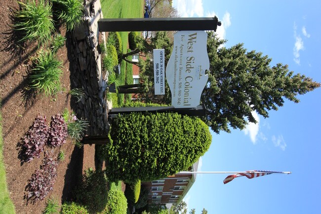 Foto del edificio - 997 Pleasant St