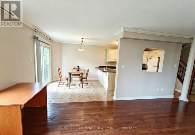 Photo du bâtiment - 898 Blythwood Rd