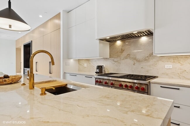 Building Photo - 1844 N Maud Ave