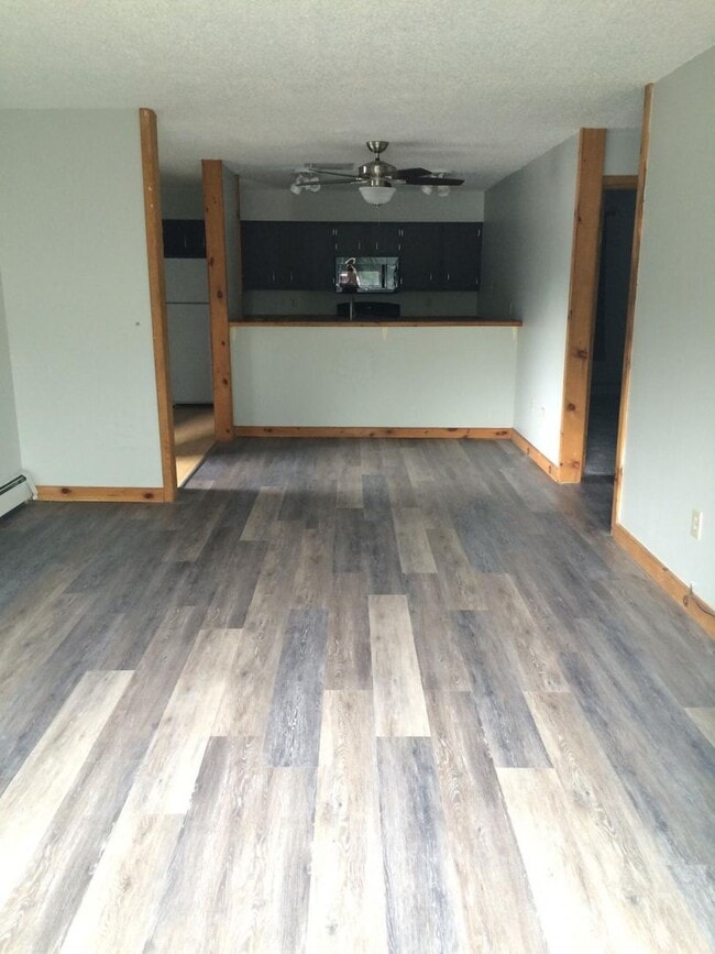 Building Photo - Great 2 Bedroom Unit Near Campus and JBo's