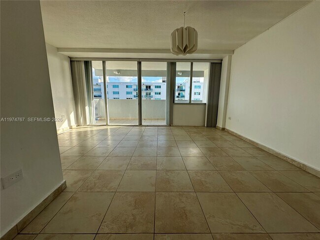 Building Photo - 7545 E Treasure Dr