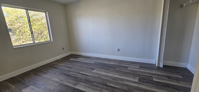 Foto del edificio - COMPLETELY RENOVATED  3 bed /2 bath  SINGLE FAMILY HOME