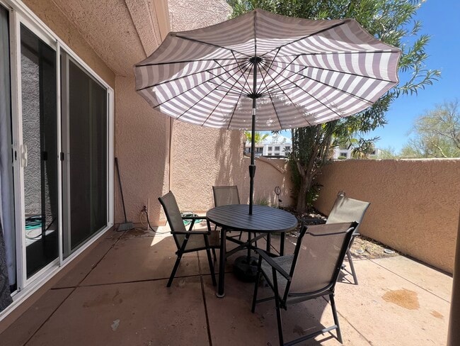 Terrace with partial sun - 5675 N Camino Esplendora Apartment