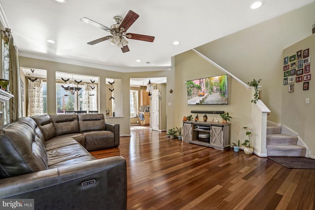 Primary Photo - 22385 Maison Carree Square