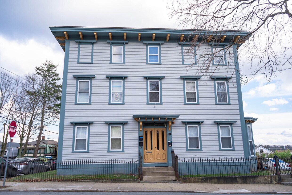 154 Peirce St Unit 2nd Floor, East Greenwich, RI 02818 - Apartments in East  Greenwich, RI | Apartments.com