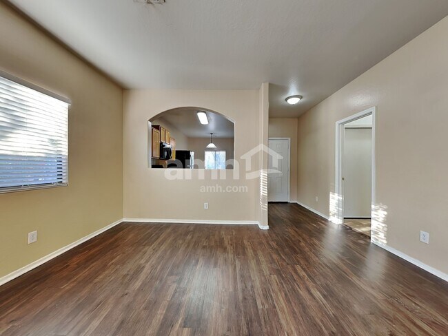 Foto del edificio - 1119 W Vineyard Rd