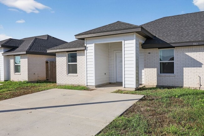 Building Photo - 340 Uva Ln