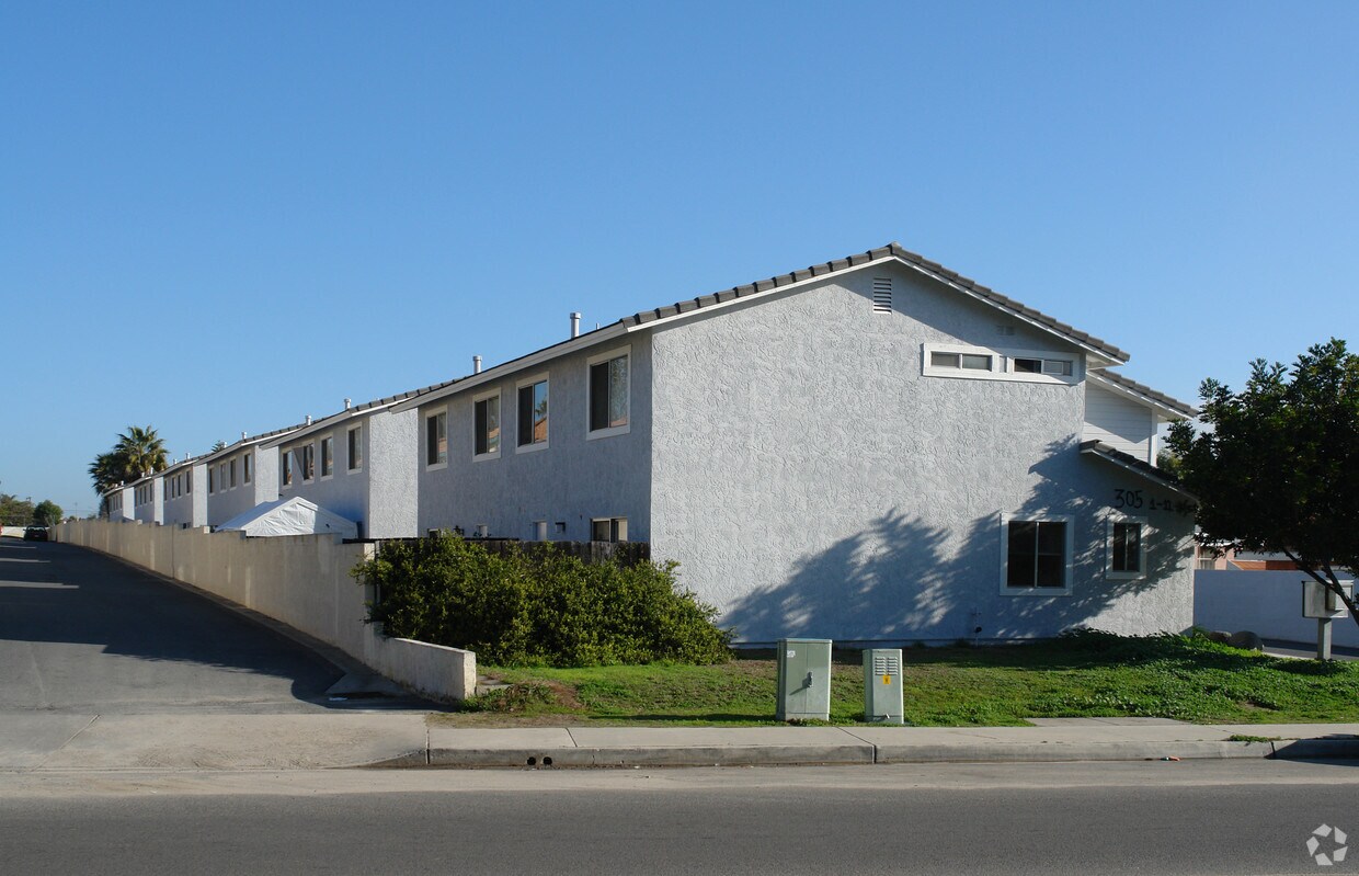 Building Photo - 305 W Los Angeles Dr