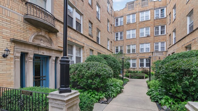 Foto del edificio - 846 W Ainslie St