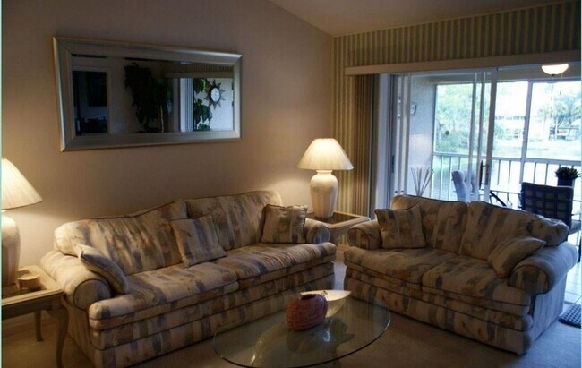 **COMFY COZY CONDO IN NORTH NAPLES** CLOS... - **COMFY COZY CONDO IN NORTH NAPLES**  CLOS...