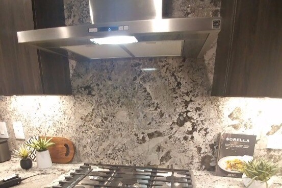 Kitchen - 740 N Hudson Ave