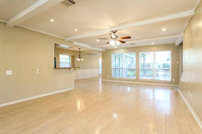 Building Photo - 5803 Old Lodge Dr