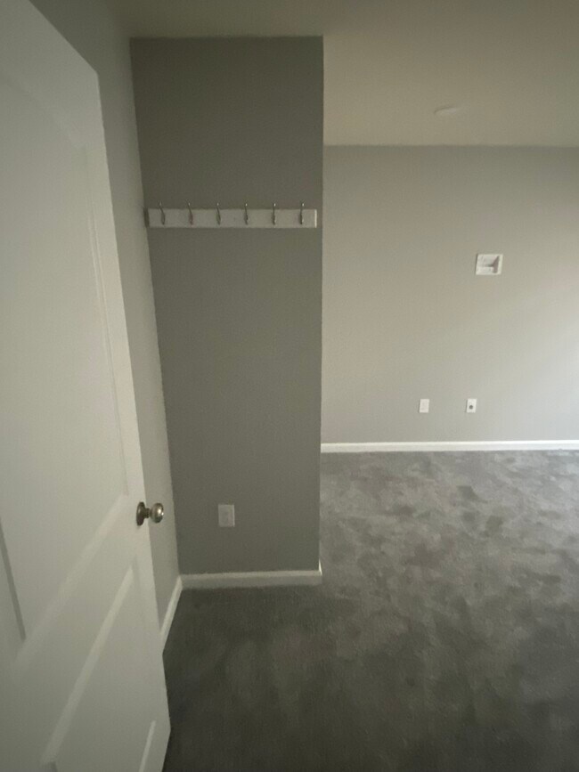 Building Photo - 2549 Standifer Plz