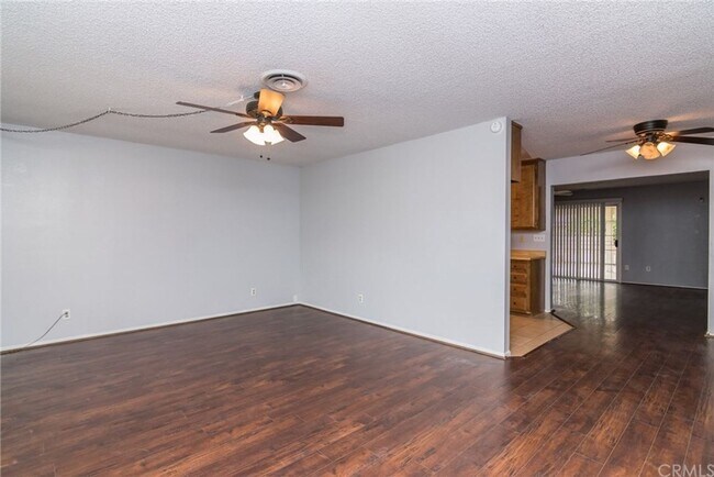 Building Photo - 2 Bedroom 2 bathroom Hemet Home!