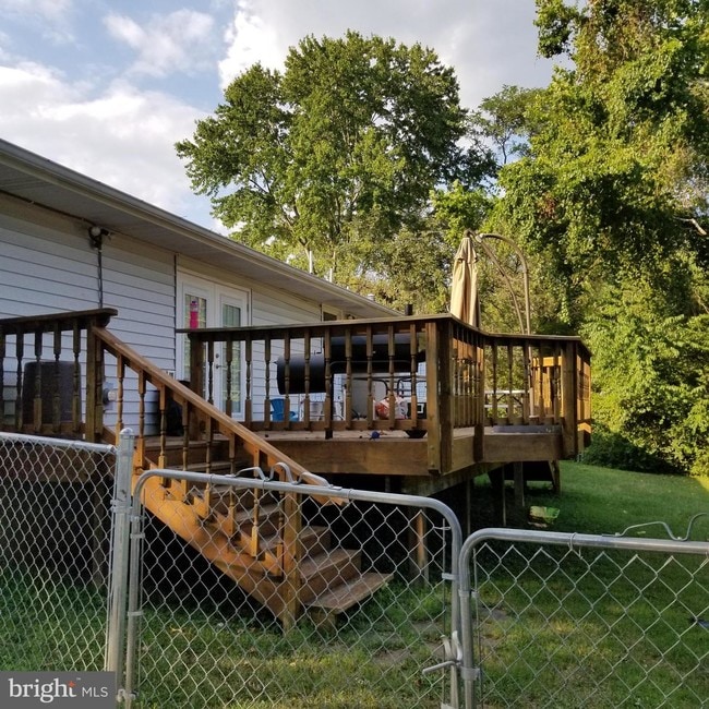 Building Photo - 19 Sunnyside Dr